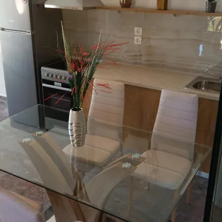 Zeus Throne Aparthotel