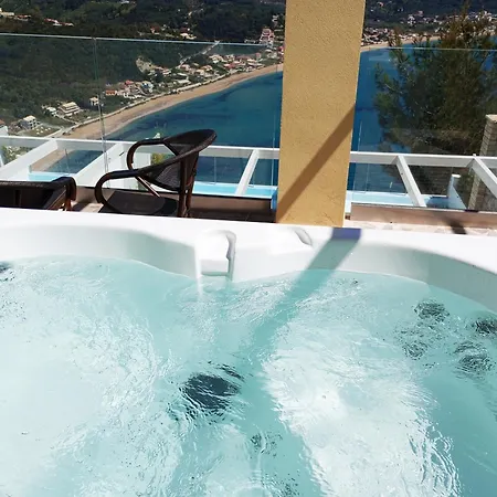 Zeus Throne Aparthotel
