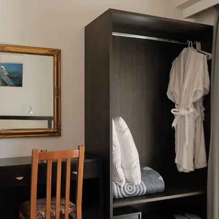 Aparthotel Zeus Throne 4*