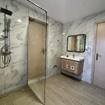 מלון דירות Zeus Throne 4*