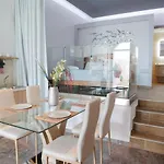 מלון דירות Zeus Throne 4*