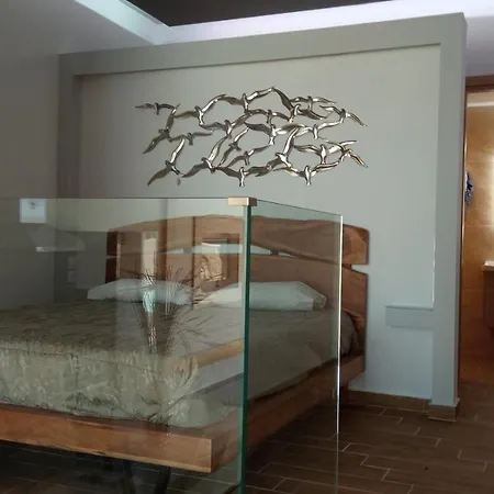 Zeus Throne Aparthotel