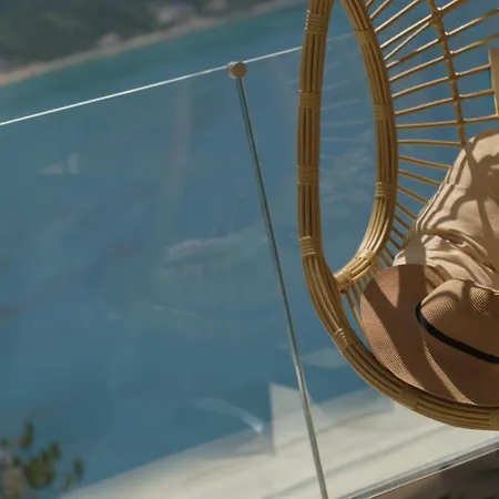 Zeus Throne Aparthotel