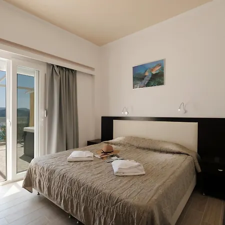 Zeus Throne Aparthotel 4*