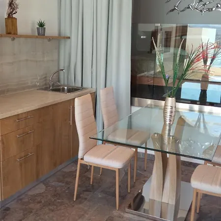 Zeus Throne Lejlighedshotel 4*