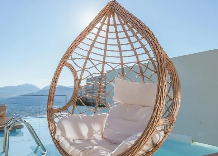 Zeus Throne Aparthotel