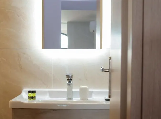 Zeus Throne Aparthotel