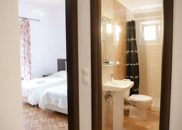 Zeus Throne Aparthotel