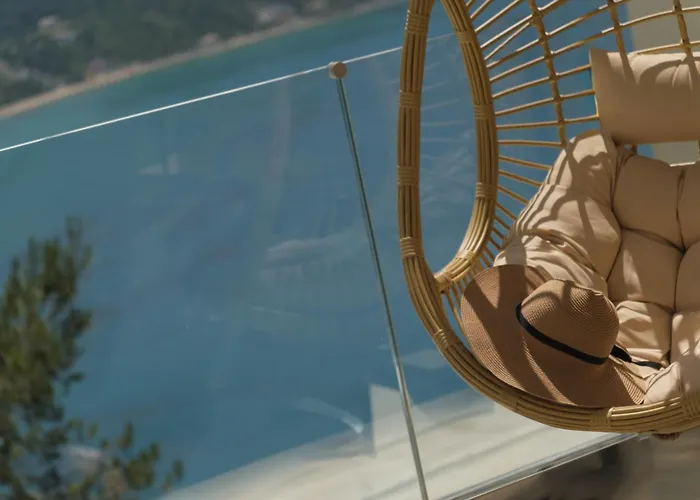 Zeus Throne Aparthotel