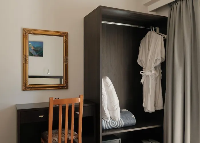 Aparthotel Zeus Throne 4*