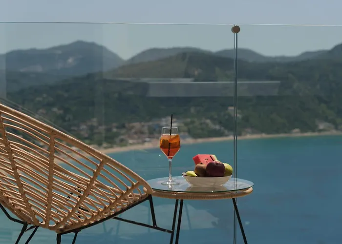 Zeus Throne Aparthotel